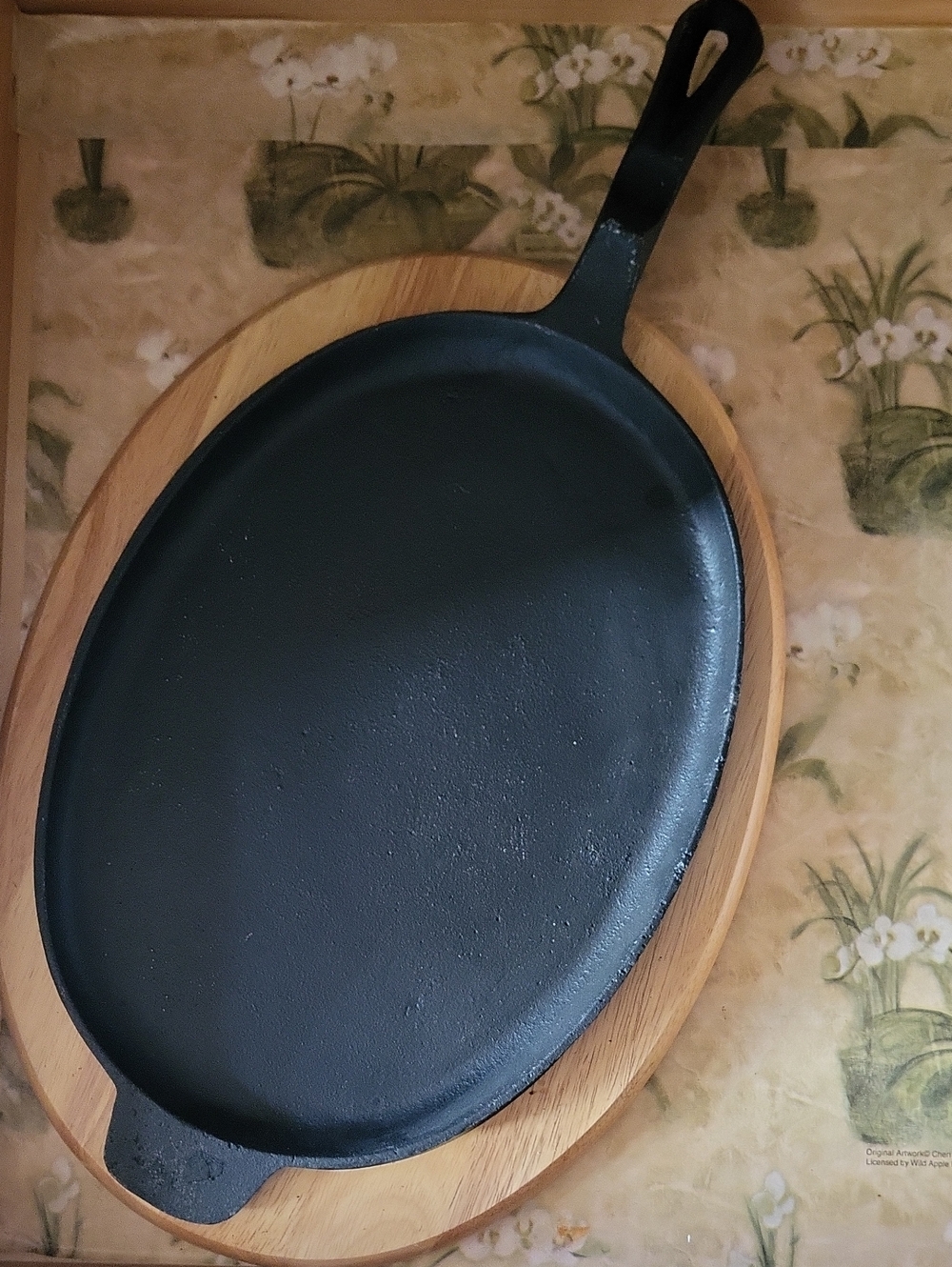 Cast Iron Oval Sizzling Skillet with Wooden Trivet - Black